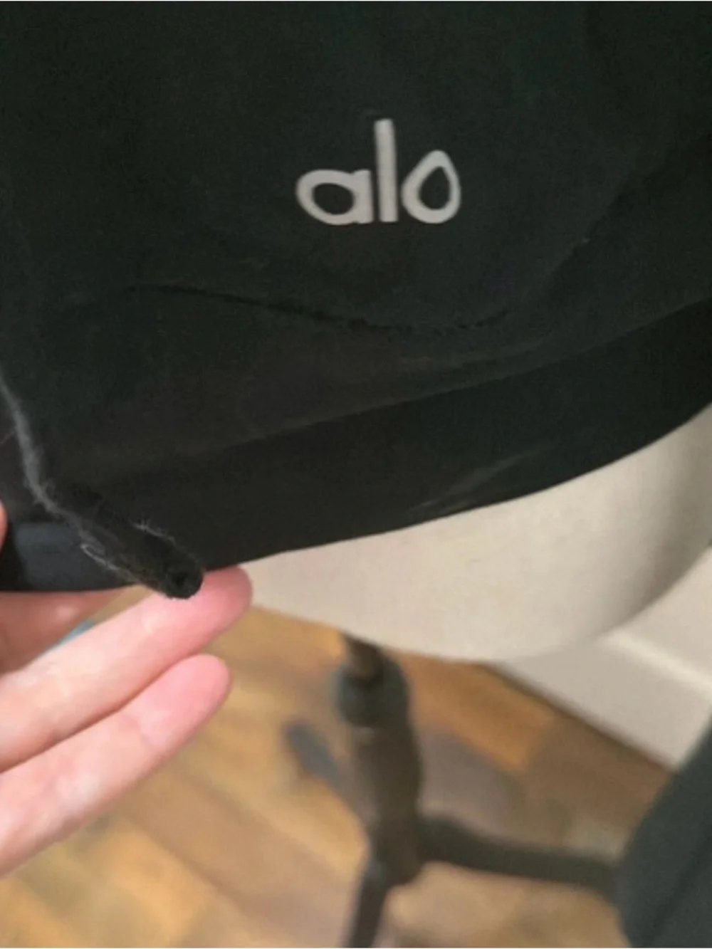 ALO Yoga Black Cropped Pullover Hoodie women’s size 8 med.